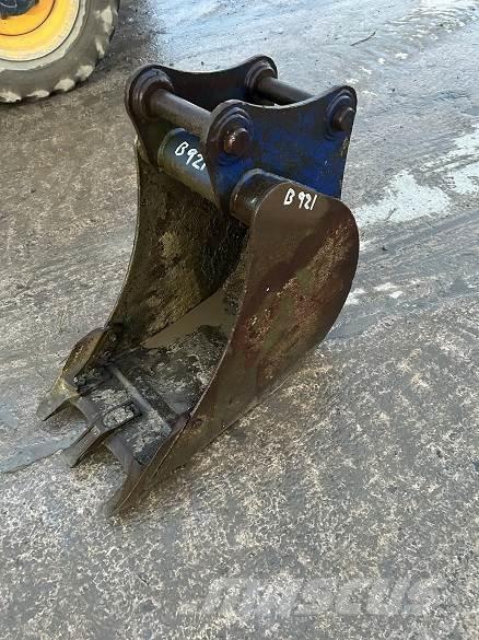  18 BUCKET, 50mm PINS Baldes