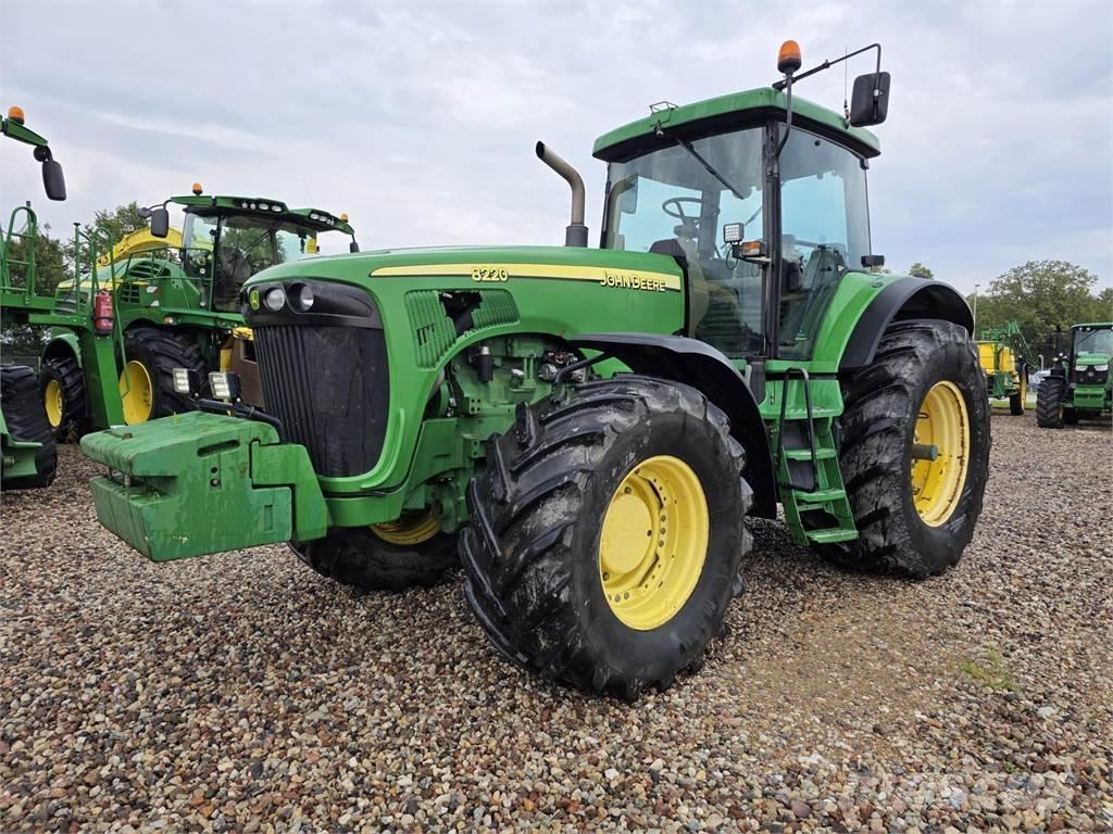 John Deere 8220 Tratores Agrícolas usados