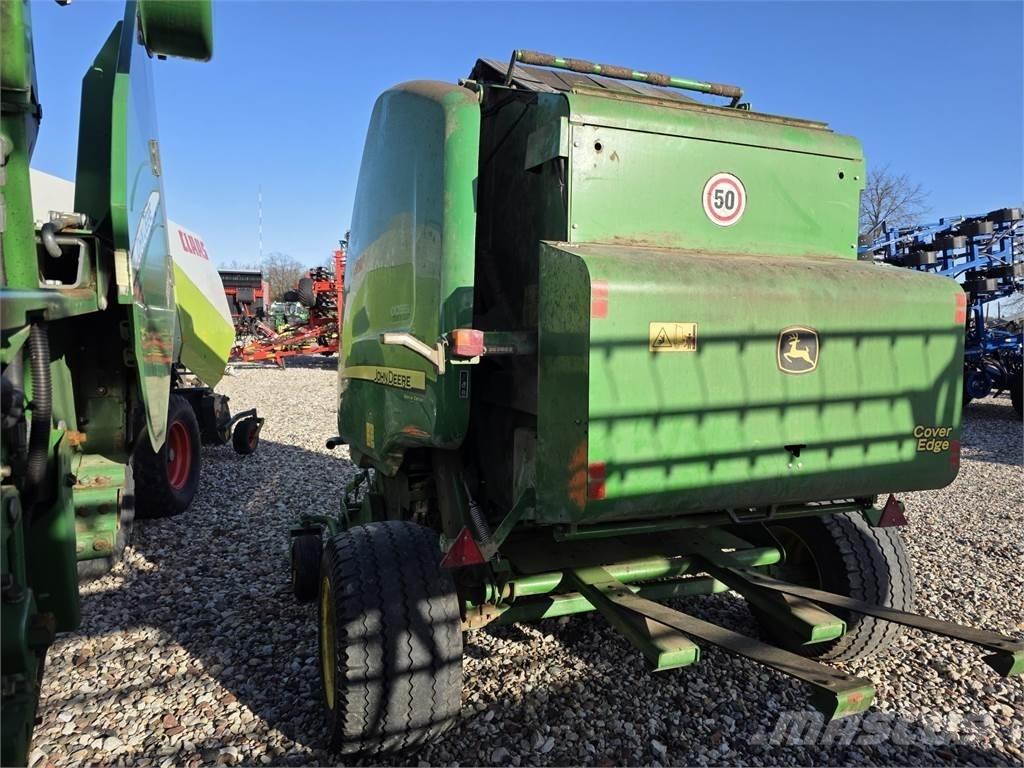 John Deere 854 Enfardadeira de rolos