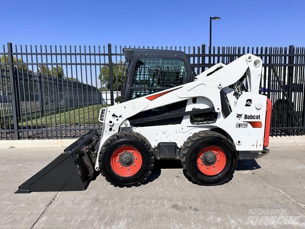 Bobcat S740 Carregadoras de direcção deslizante