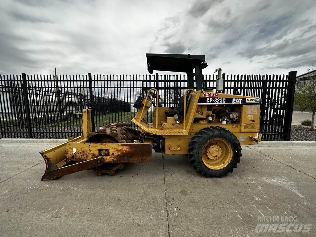CAT CP-323C Tratores Agrícolas usados