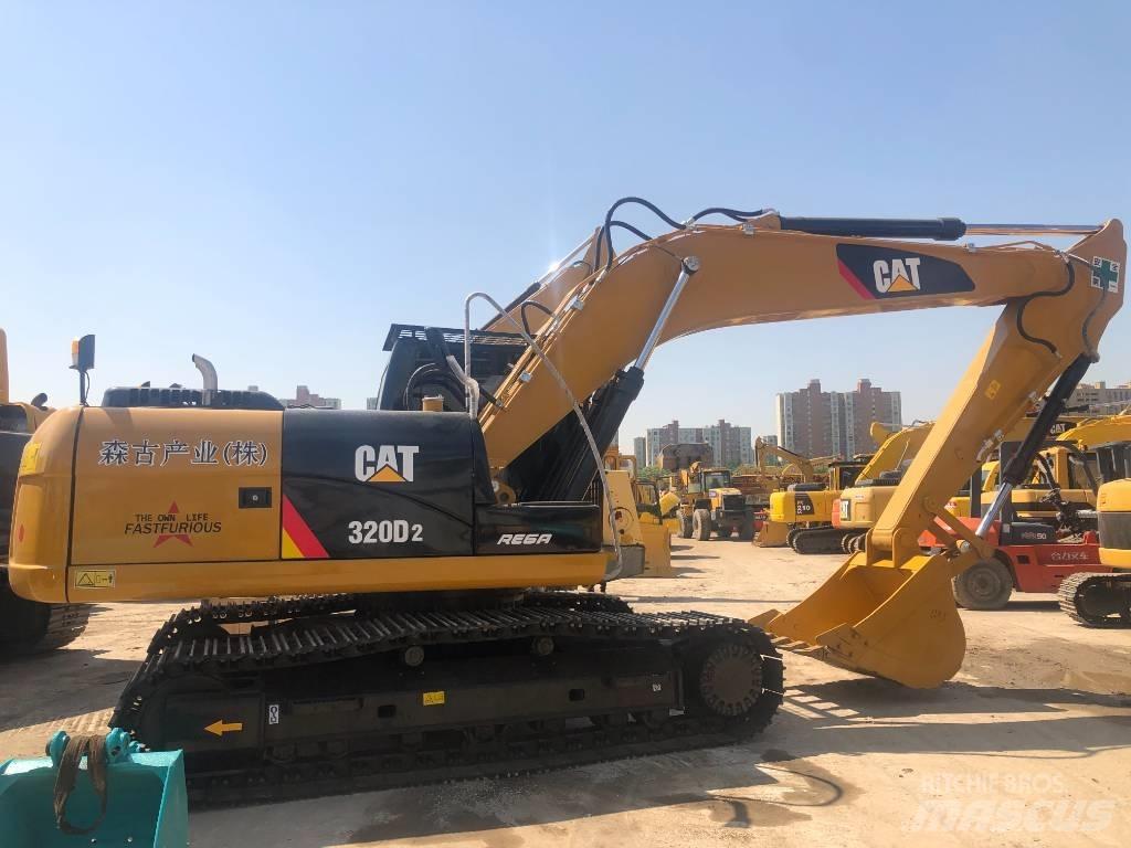 CAT 320 D 2 Escavadoras Midi 7t - 12t