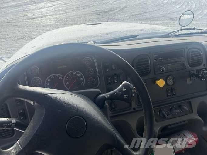 Freightliner M2-112 Camiões de caixa fechada