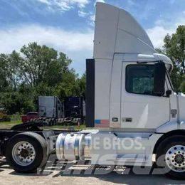 Volvo VNL 64T200 Tractores (camiões)