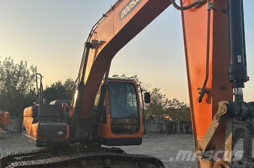 Doosan DX220 Escavadoras de rastos