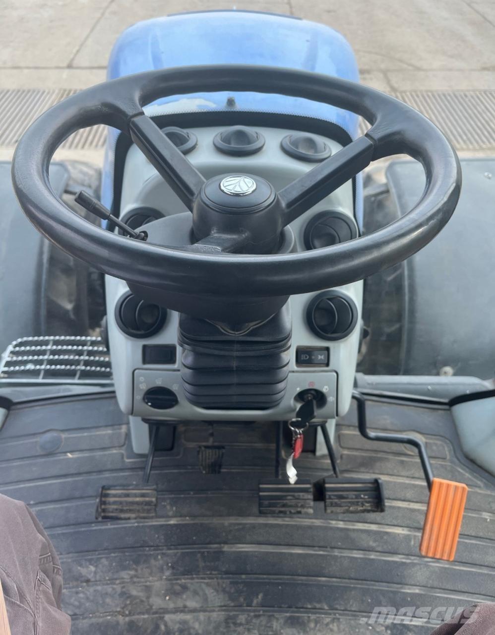 New Holland T8040 Tratores Agrícolas usados