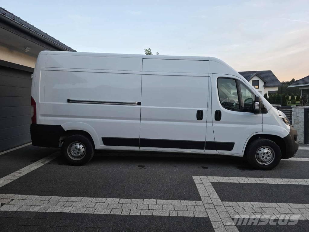 Opel Movano Carrinhas de caixa fechada