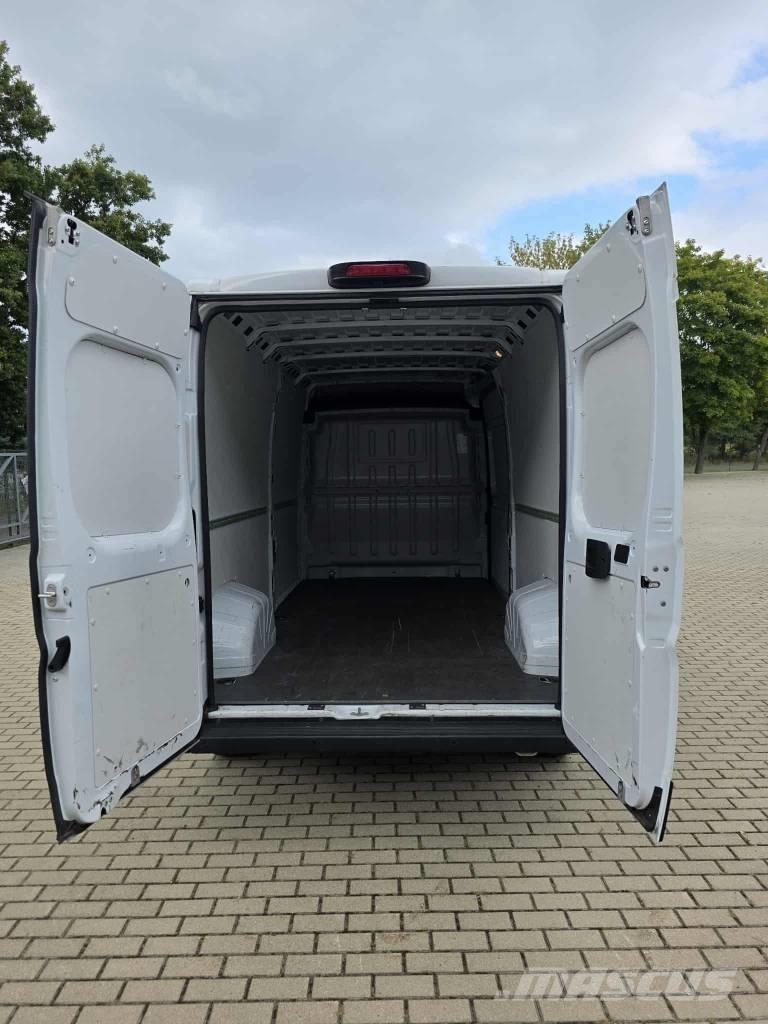 Opel Movano Carrinhas de caixa fechada