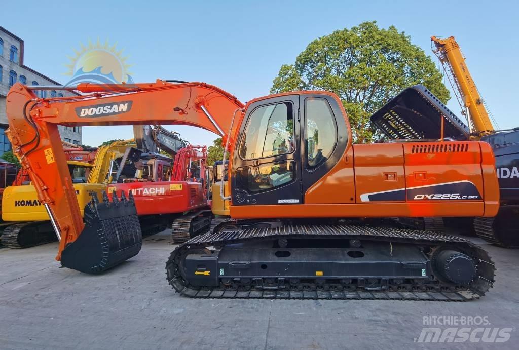 Doosan DX 225 Escavadoras de rastos