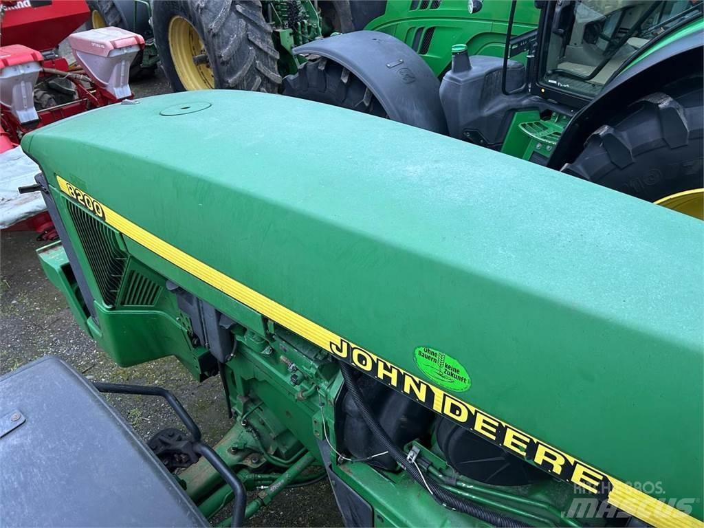 John Deere 8200 Tratores Agrícolas usados