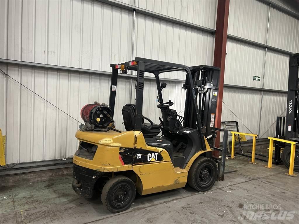 CAT GP25NT Empilhadores a gás