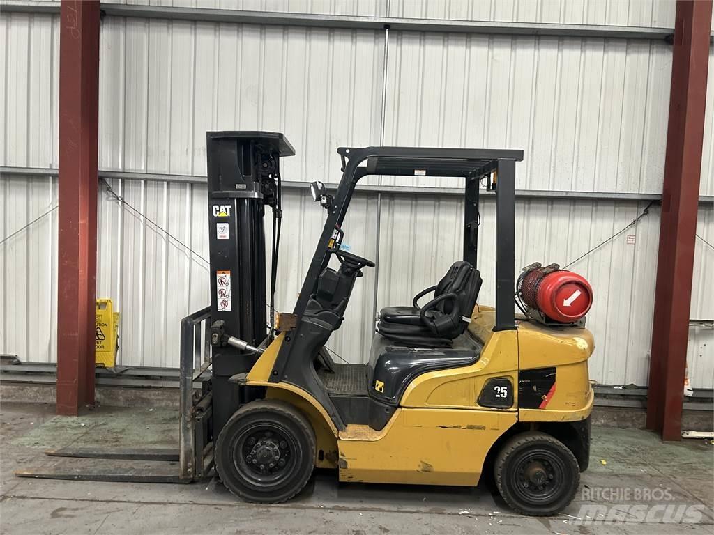 CAT GP25NT Empilhadores a gás