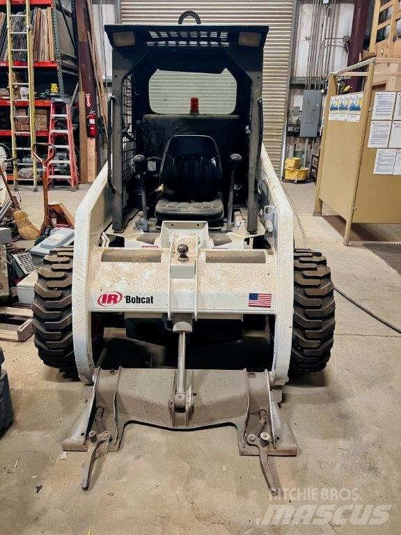 Bobcat 763 C Carregadoras de direcção deslizante