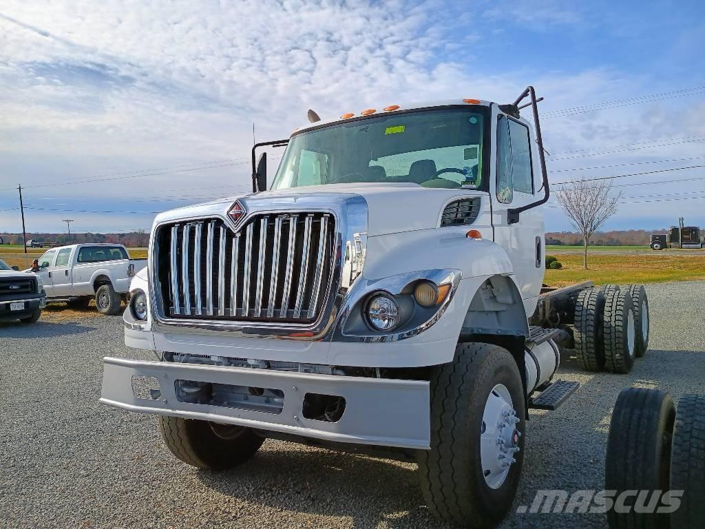 International 7400 Camiões de chassis e cabine