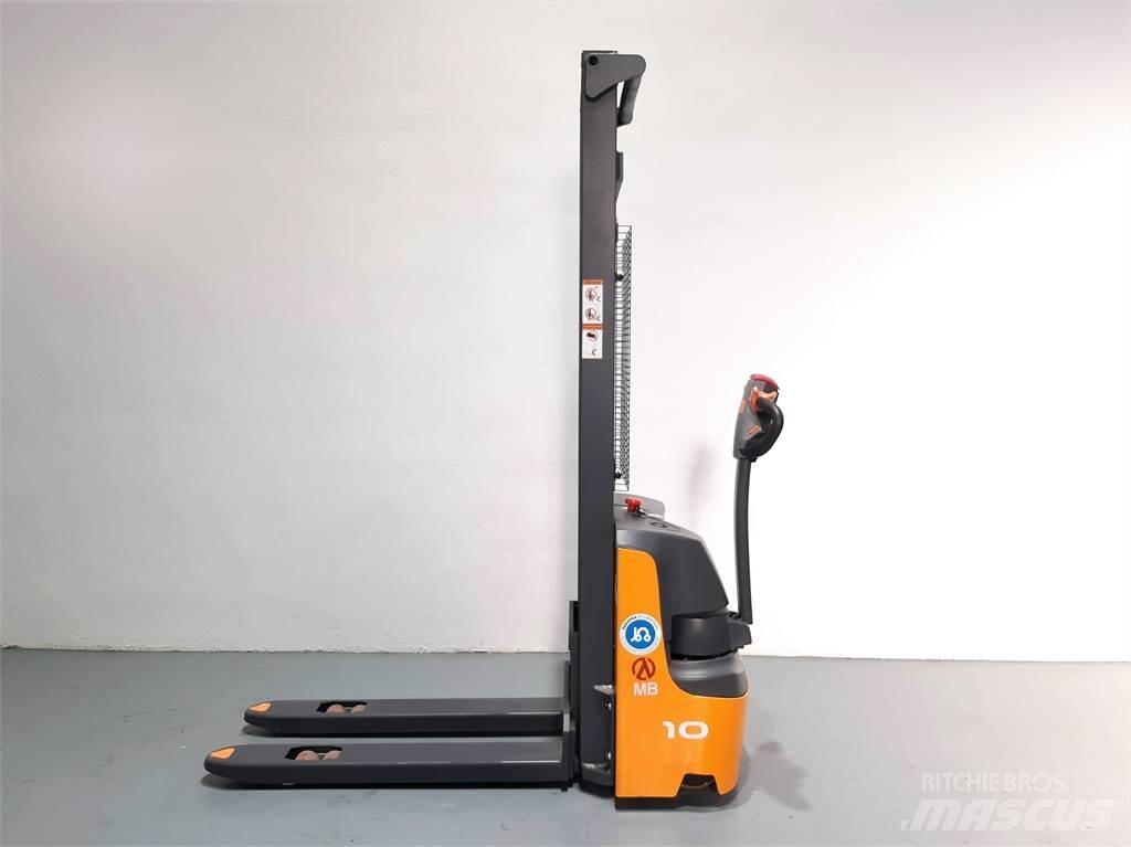 XEA 10 2S350 Empilhador para operador externo