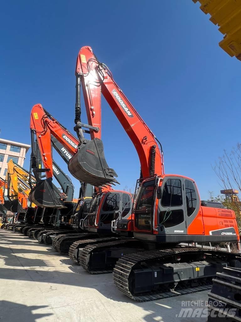 Doosan DX 225 Escavadoras de rastos