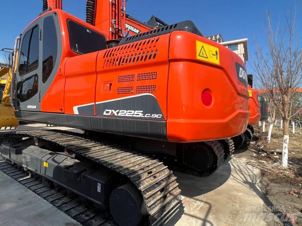 Doosan DX 225 Escavadoras de rastos
