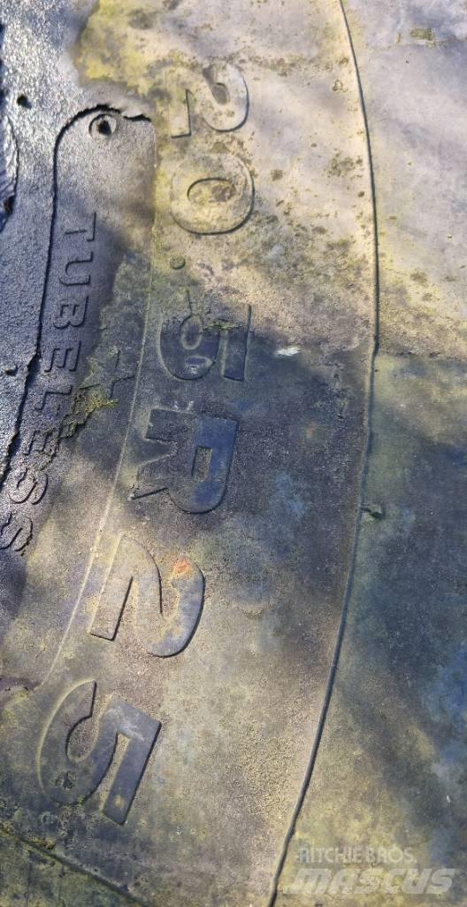  Dæk og fælg Case 721 Pás carregadoras de rodas