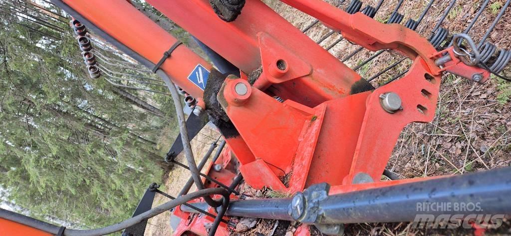 Kuhn GA 8121 Gadanheiras-fileiras