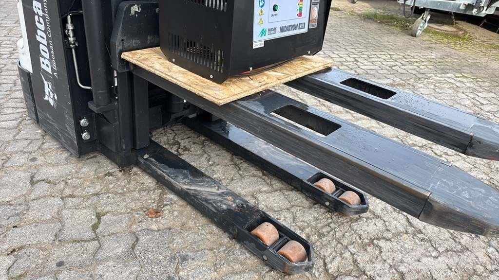 Doosan BSL16N Empilhador para operador externo