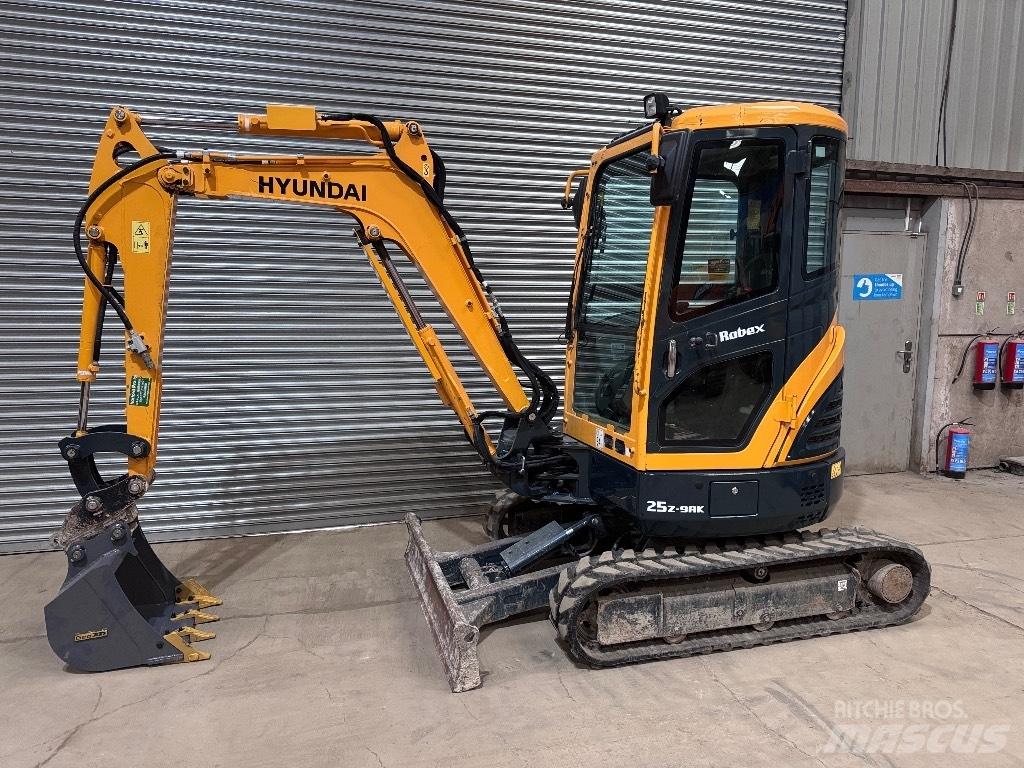 Hyundai R25Z-9 AK Mini Escavadoras <7t