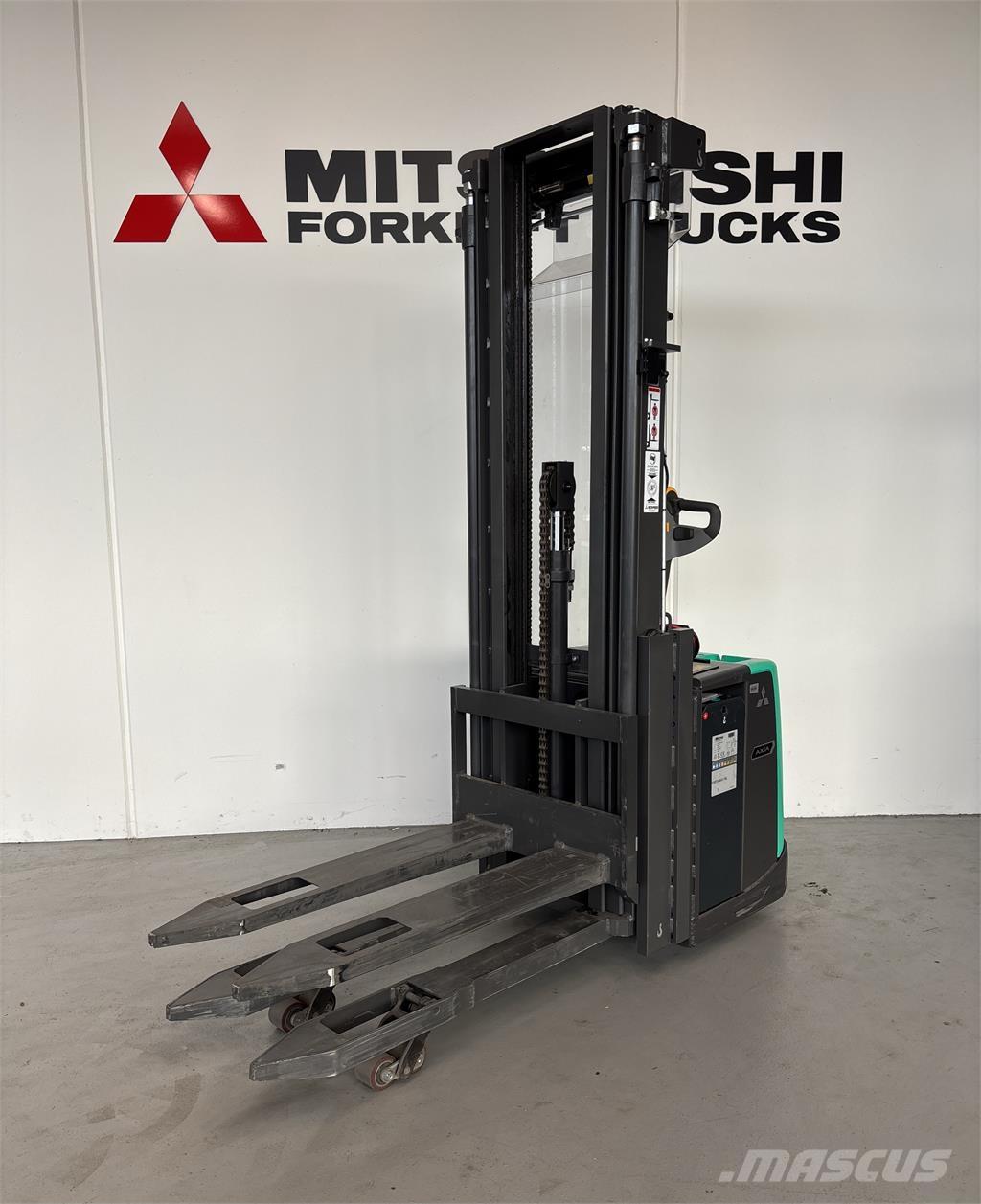 Mitsubishi SBV16PI Self propelled stackers