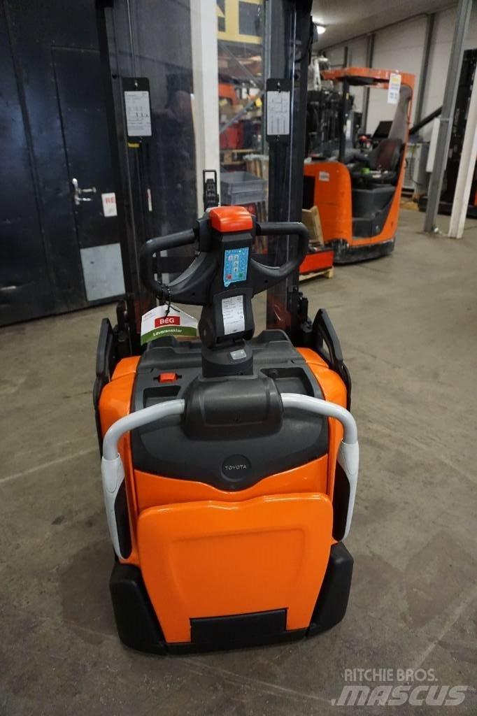 Toyota SPE120L Empilhador para operador externo