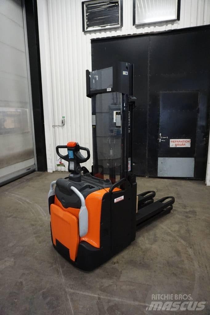 Toyota SPE120L Empilhador para operador externo