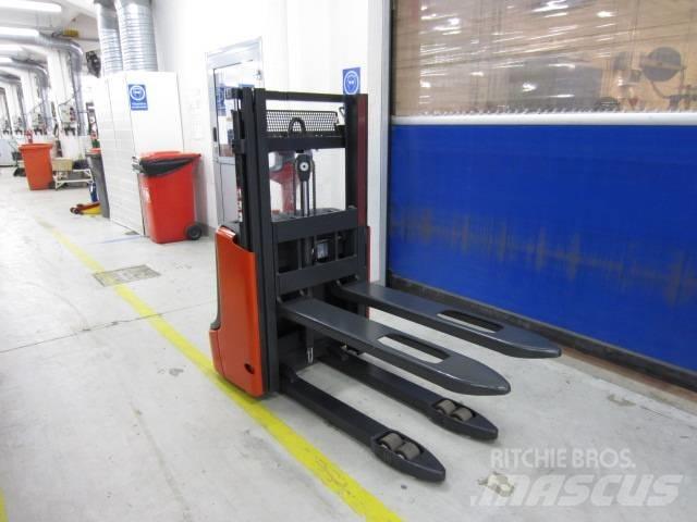 Linde L 10 Empilhador para operador externo