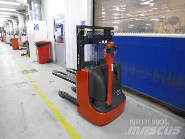 Linde L 10 Empilhador para operador externo