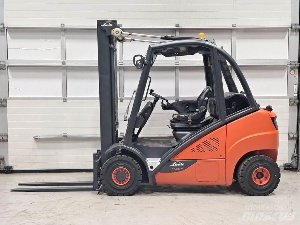 Linde H25T-02 Empilhadores a gás