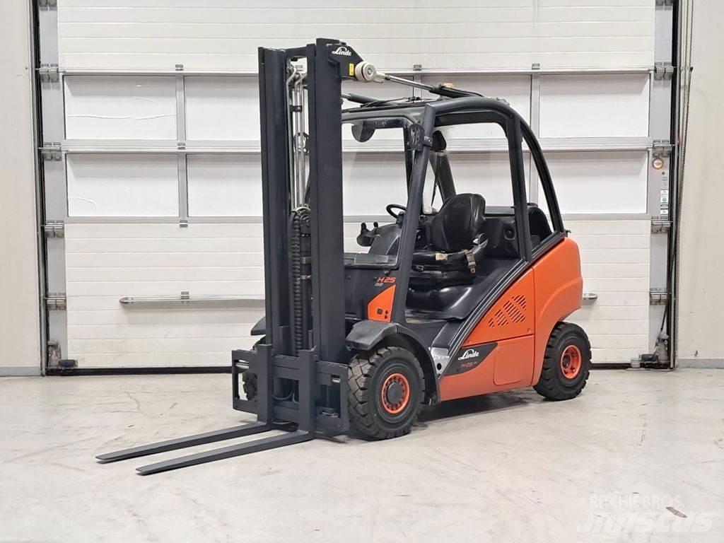 Linde H25T-02 Empilhadores a gás