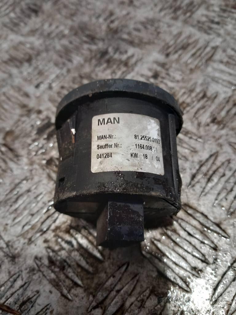MAN TGA  81255250193 Cabines e interior