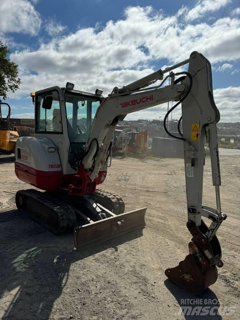 Takeuchi TB 230 Mini Escavadoras <7t