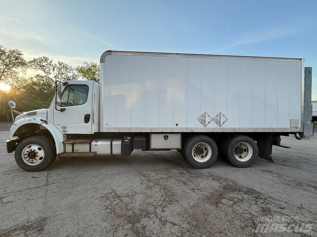 Freightliner M 106 Camiões de caixa fechada