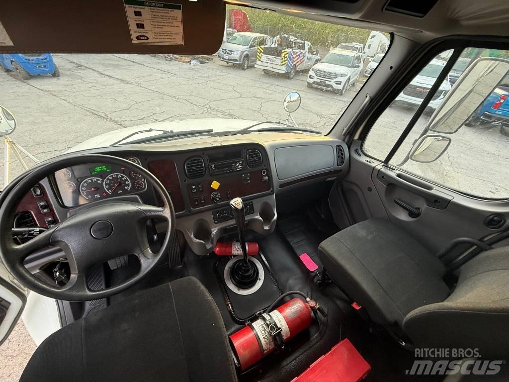 Freightliner M 106 Camiões de caixa fechada
