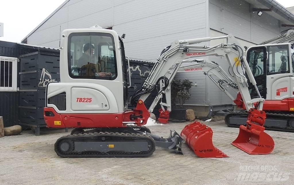 Takeuchi TB225 Mini Escavadoras <7t