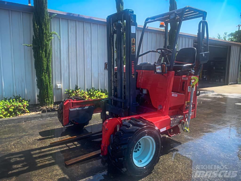 Moffett M55 Empilhadores de montagem em camião