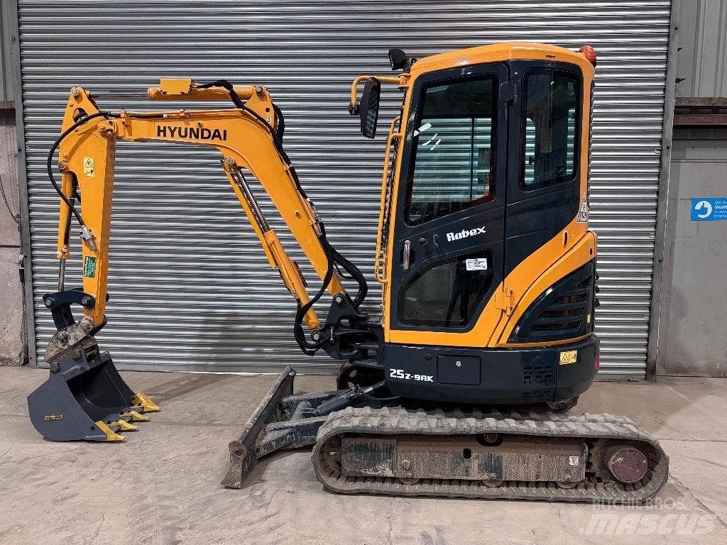 Hyundai R25Z-9 AK Mini Escavadoras <7t