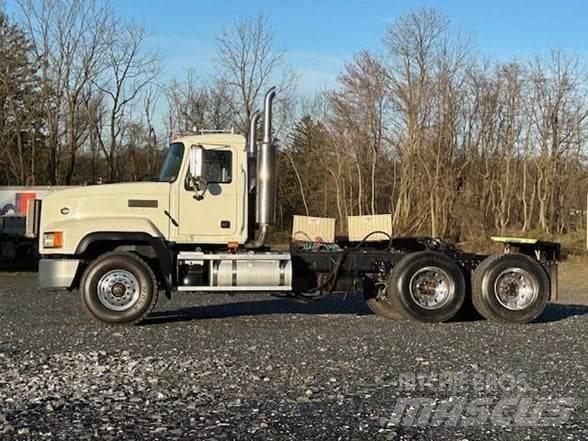 Mack CL733 Tractores (camiões)