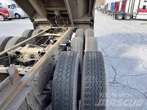Mack GRANITE GU713 Camiões basculantes