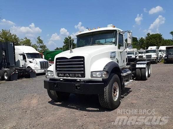 Mack GRANITE GU713 Tractores (camiões)