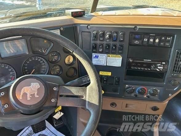 Mack GRANITE GU713 Camiões basculantes