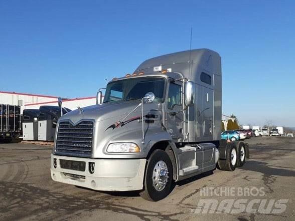 Mack PINNACLE CXU613 Tractores (camiões)