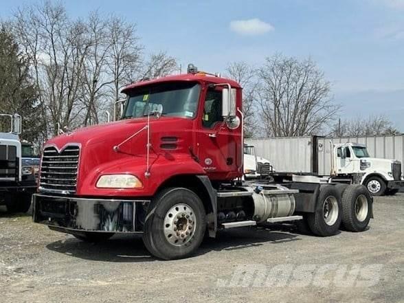 Mack PINNACLE CXU613 Tractores (camiões)