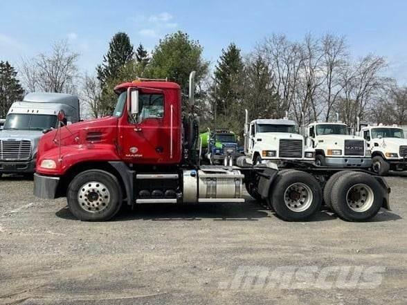 Mack PINNACLE CXU613 Tractores (camiões)
