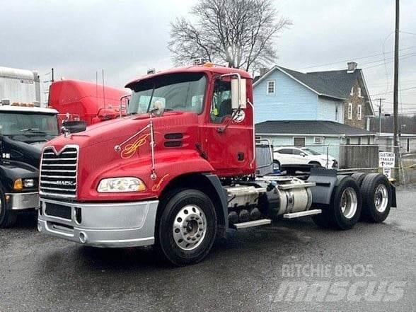 Mack PINNACLE CXU613 Tractores (camiões)