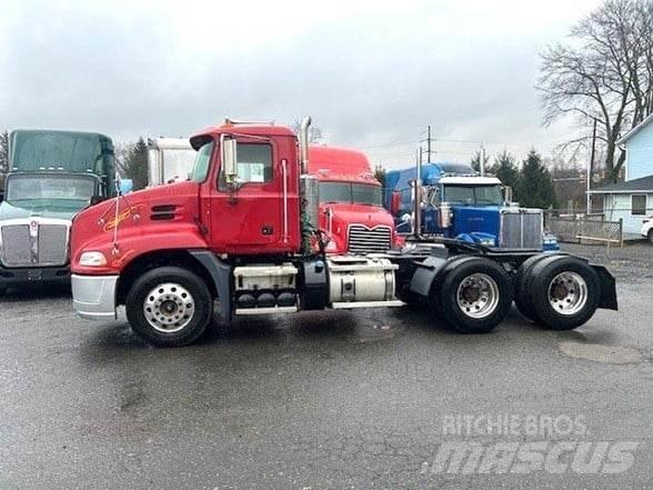 Mack PINNACLE CXU613 Tractores (camiões)