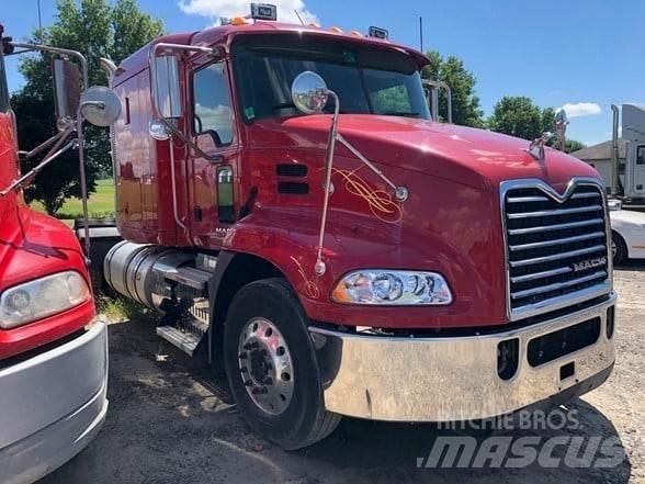 Mack PINNACLE CXU613 Tractores (camiões)
