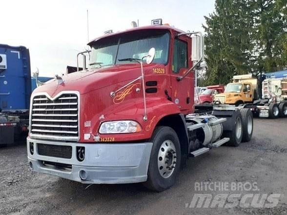 Mack PINNACLE CXU613 Tractores (camiões)
